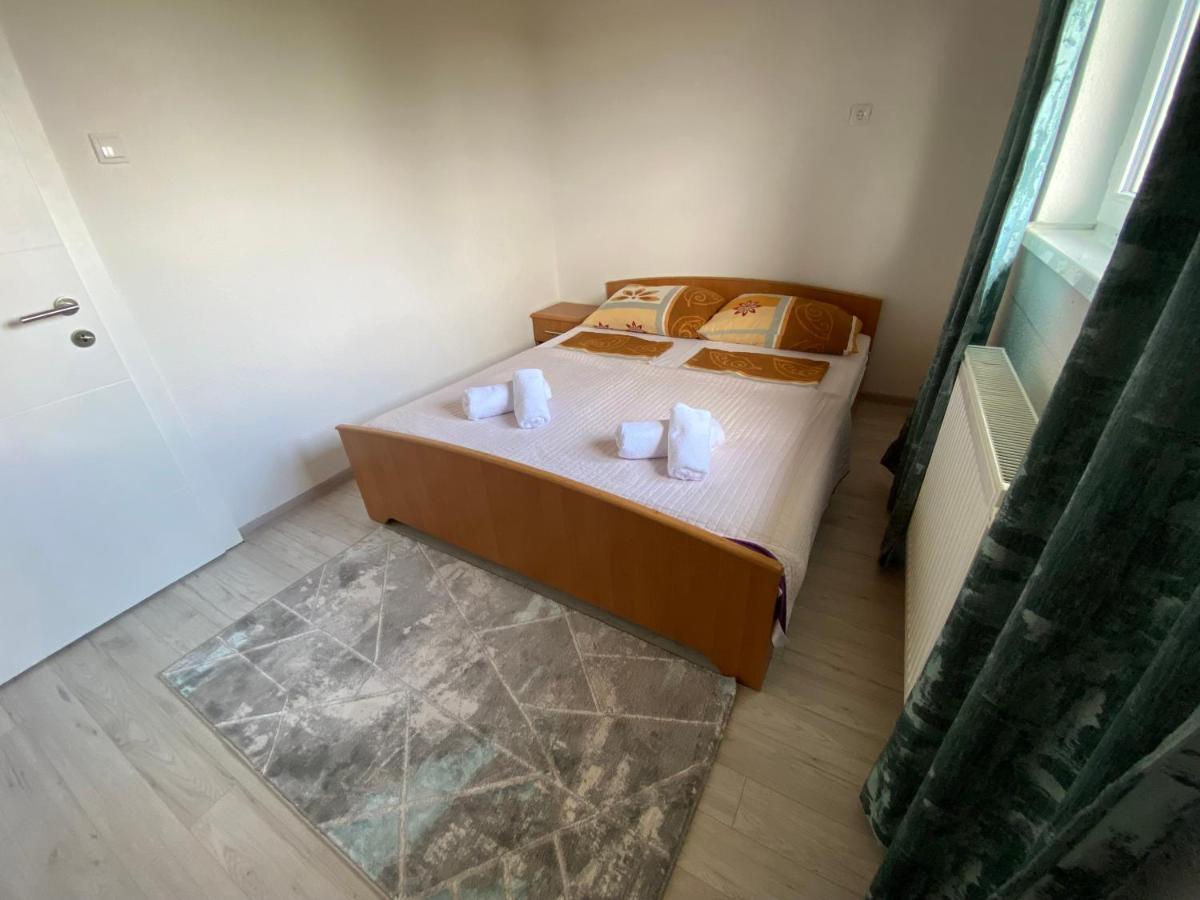 Villa Kuca Za Odmor Tarik Cazin Exterior foto